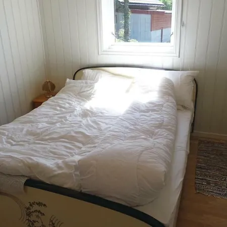 Three-bedroom Holiday In بيت للعطل Skudeneshavn