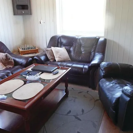 Three-bedroom Holiday In بيت للعطل Skudeneshavn